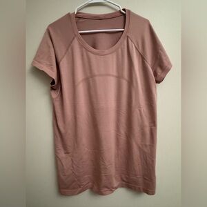 Lululemon Swiftly Tech Short-Sleeve shirt 2.0-hip length in sz 20 mauve